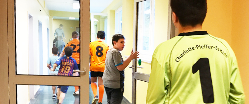 Schulsozialarbeit an der Charlotte-Pfeffer-Schule, Grundschule und Schule der Sekundarstufe I und II mit dem sonderpädagogischen Förderschwerpunkt "Geistige Entwicklung", im Schulgebäude